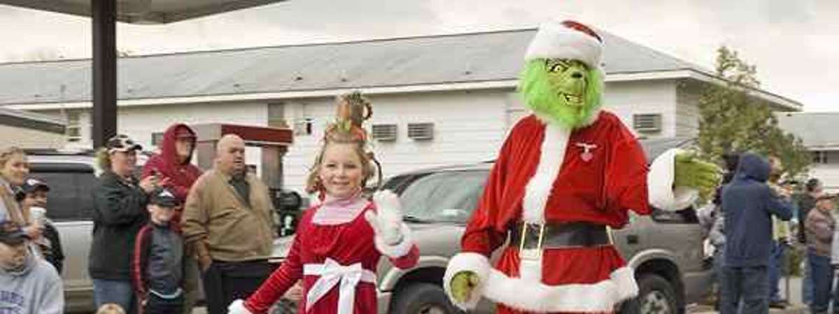 little girl and Grinch in parade