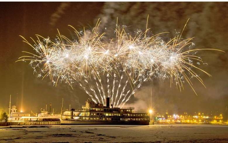 lake george cruise fireworks
