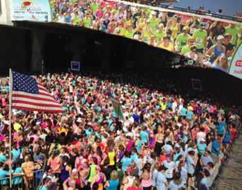 crowd of women running