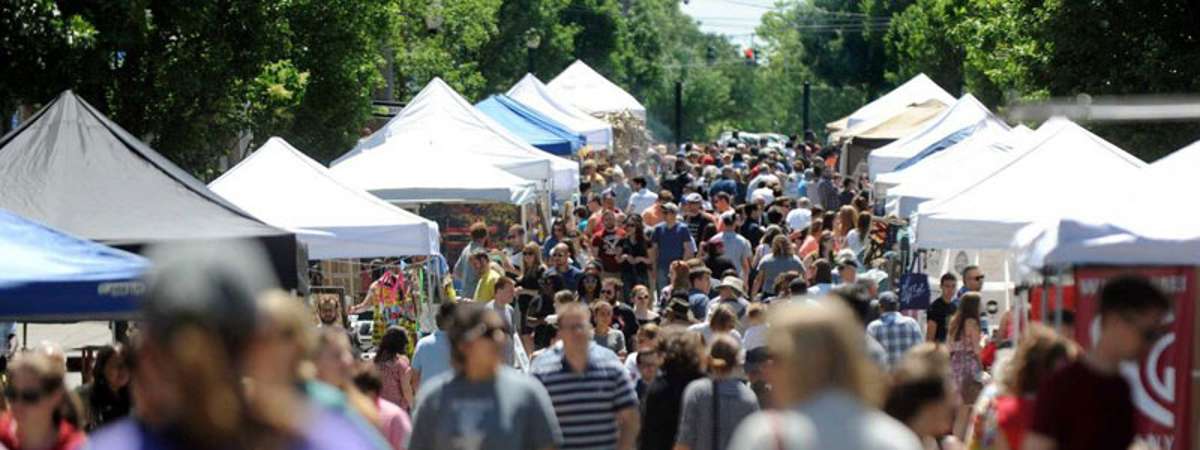 crowd at Art on Lark