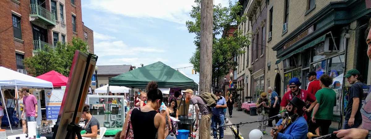 crowd at Art on Lark