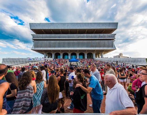 crowd at empire state plaza