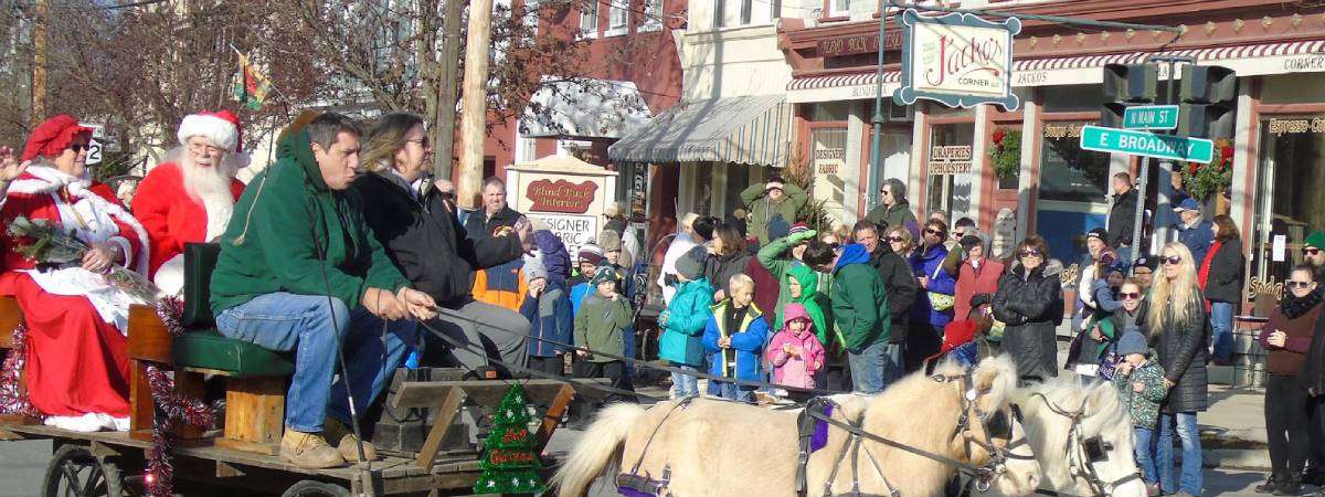 parade carriage with santa and horses