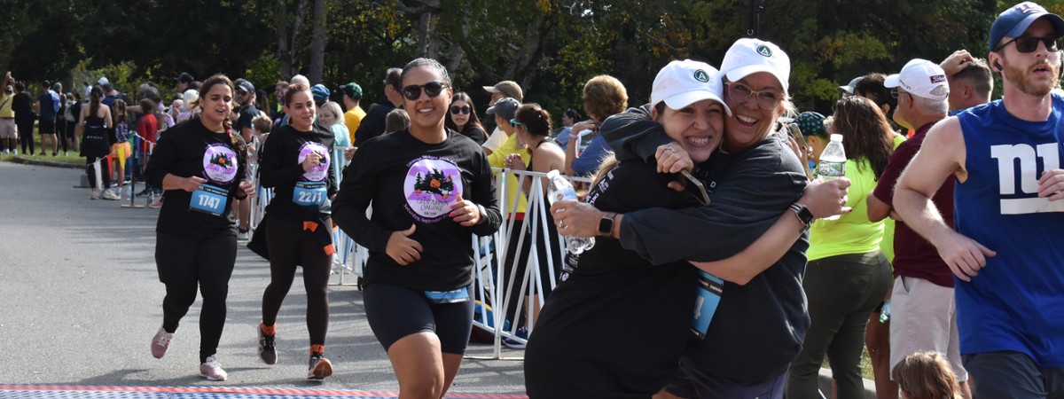 runners at finish line