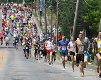 people running a race