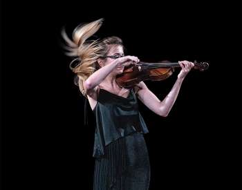 woman playing violin