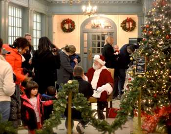 line up people waiting to meet santa