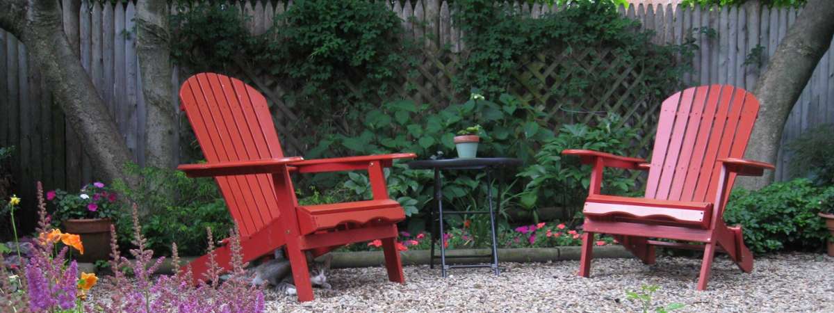 outdoor red chairs
