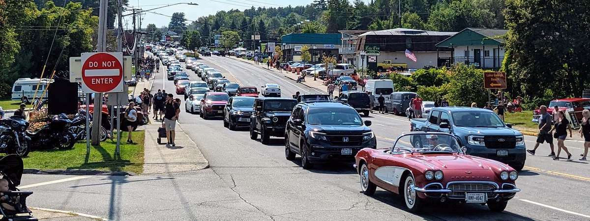tons of cars driving down lake george street
