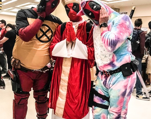 people dressed as deadpool at comic con