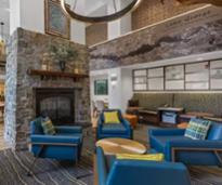 seating area in lobby at hampton inn lake george