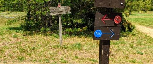 hiking trail signs in wilton wildlife preserve