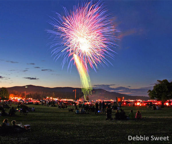 Find Fireworks Events in the Lake Region All Year Long