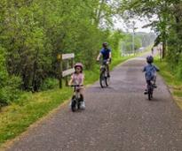 dad with kids biking the warren county bikeway