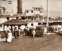 crowd near the Sagamore steamboat