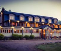 exterior of friends lake inn