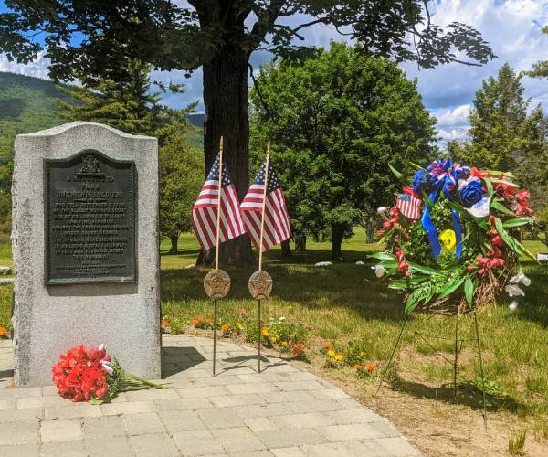 grave with wreath and flags at lake george battlefield state park