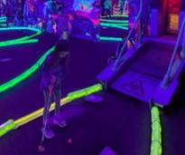 glow in the dark indoor mini golf