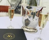 champagne in dining igloo