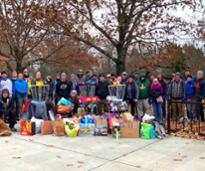 crowd at winter disc golf event