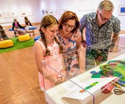parents and kid at museum
