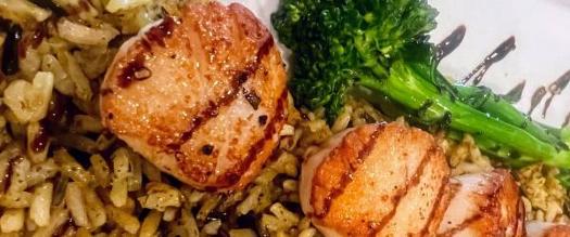 scallops, rice, and broccoli