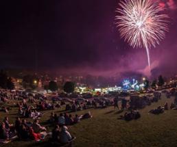 4th of july fireworks at bicentennial park