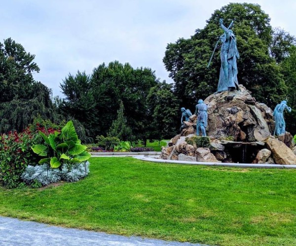 trail around statue in a park