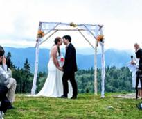 bride and groom kissing at the alter