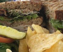sandwich, chips pickle