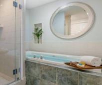 hot tub in saratoga hotel