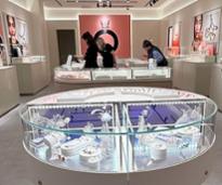 inside the Pandora jewelry shop