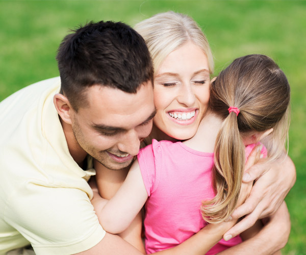 parents hugging child