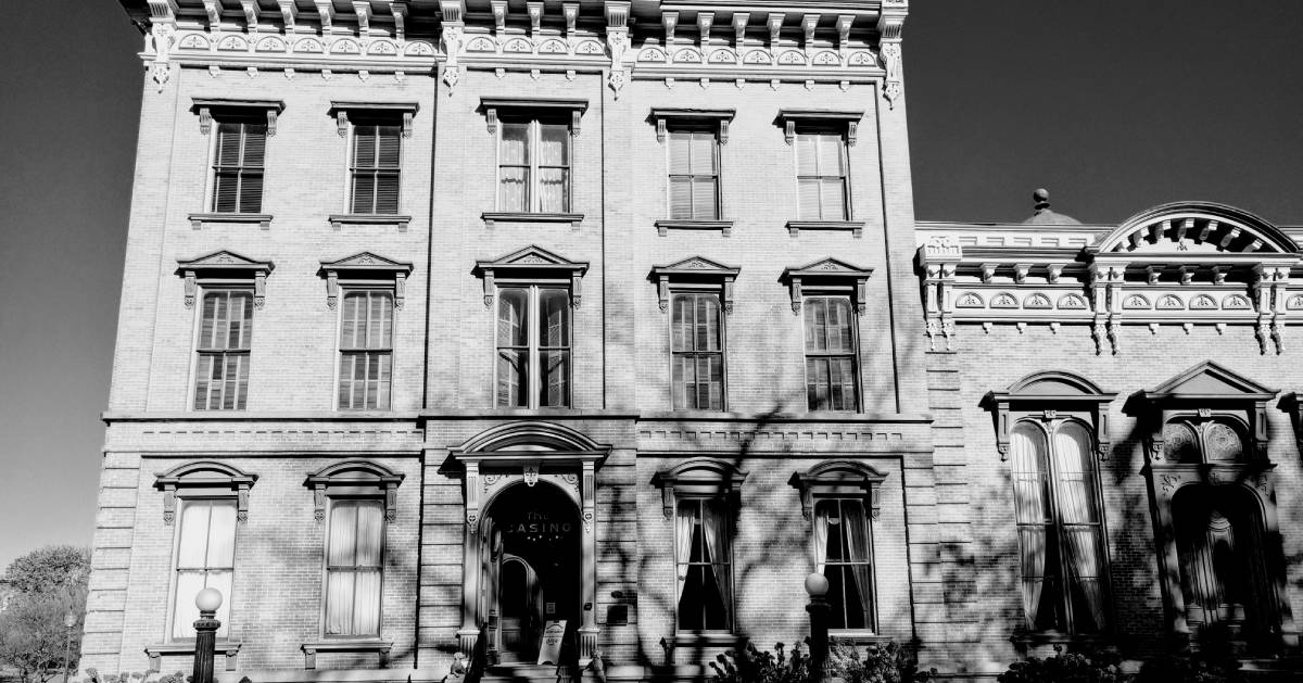 black and white photo of building