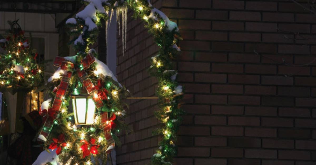 holiday decorated street lamp