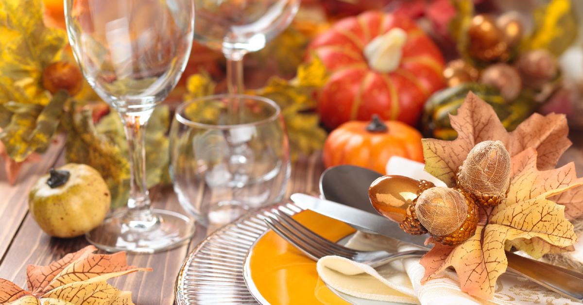 decorated thanksgiving table