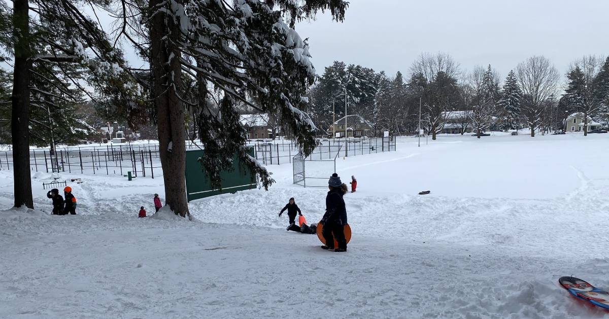 kids in park in snow with tubes