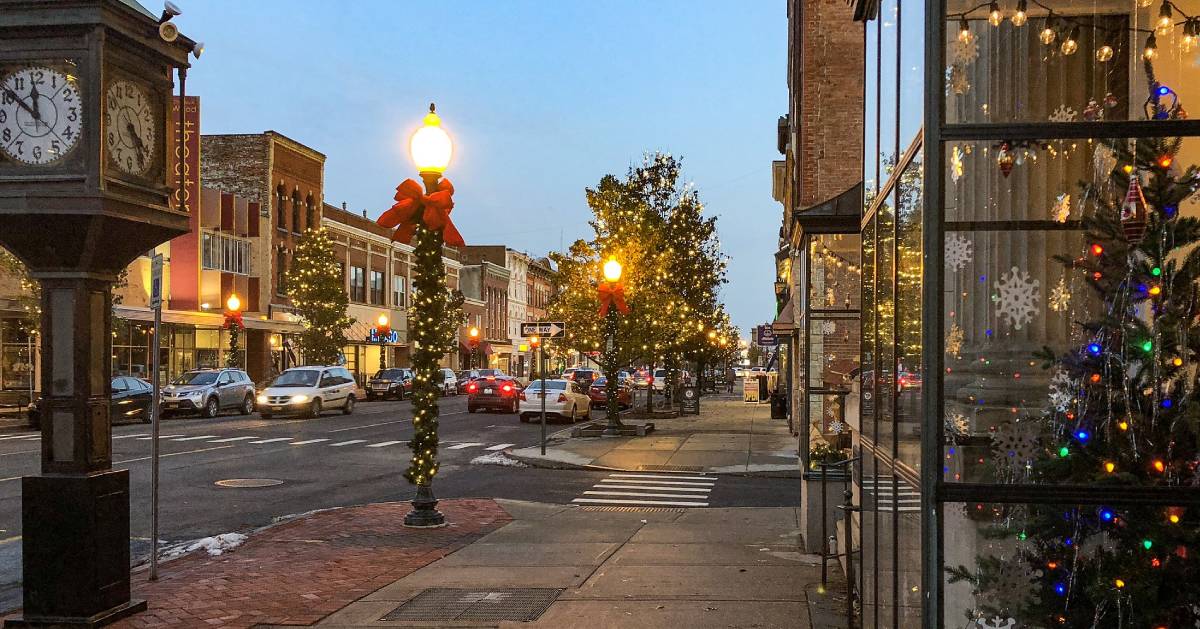 Glens Falls street during the holidays