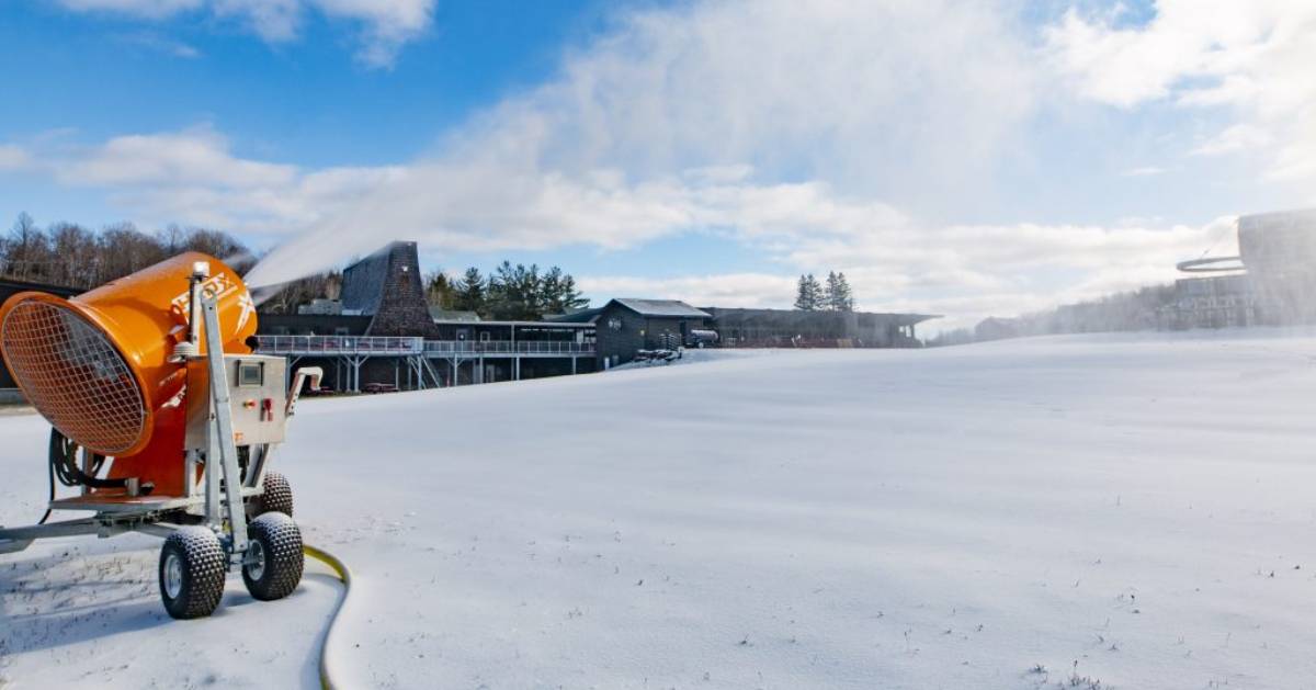 snowmaking machine