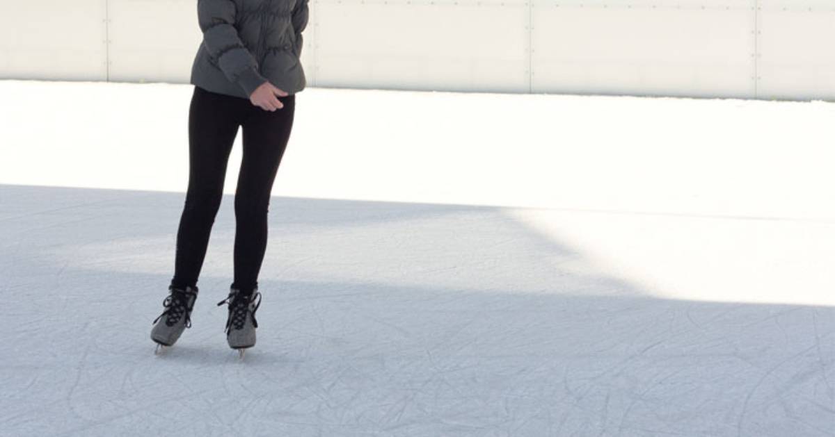 a solo ice skater