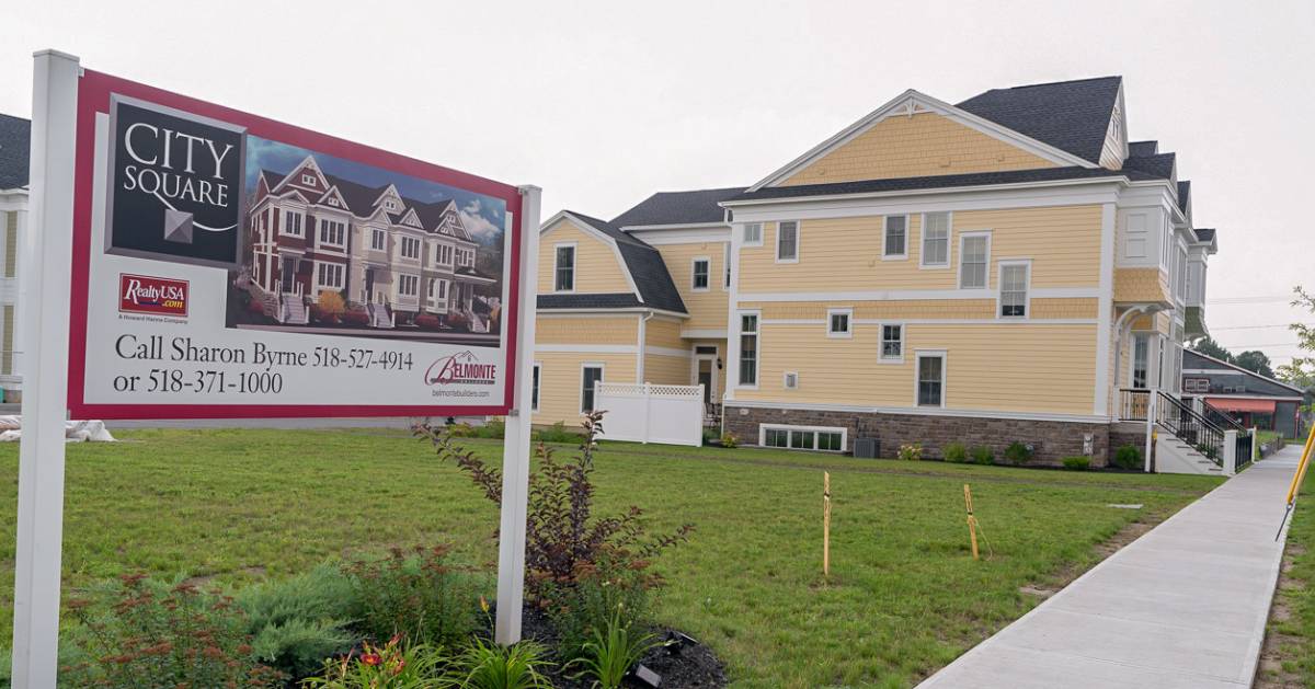 City Square, Belmonte Builders sign