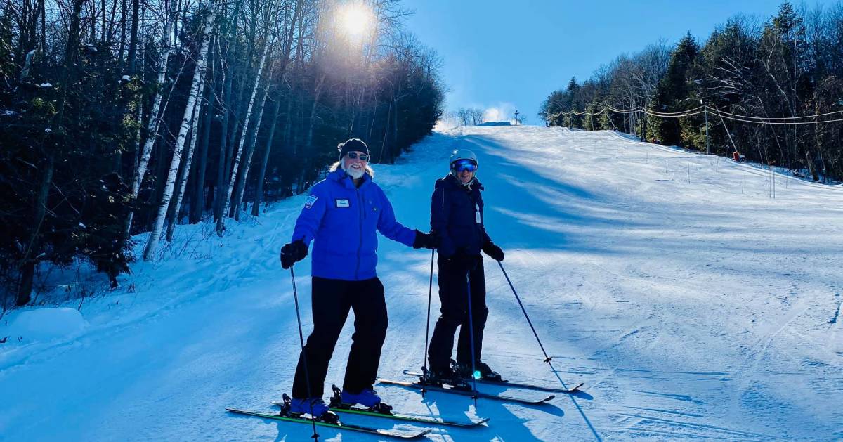 couple skiing