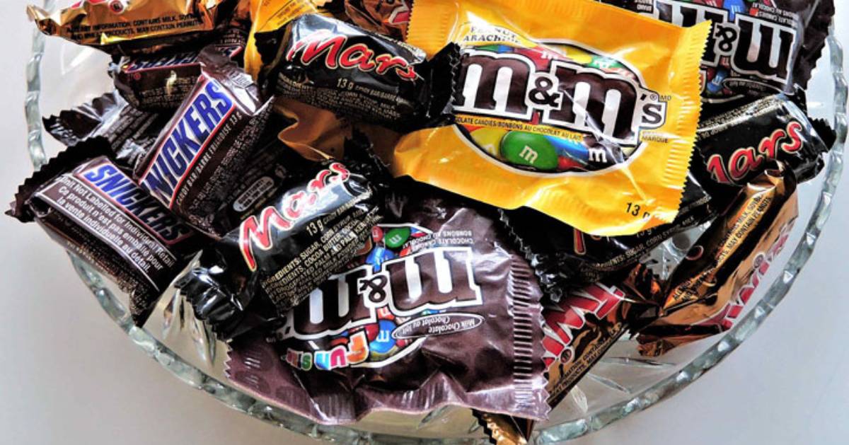 a bowl of Halloween candy, pretty much all chocolate