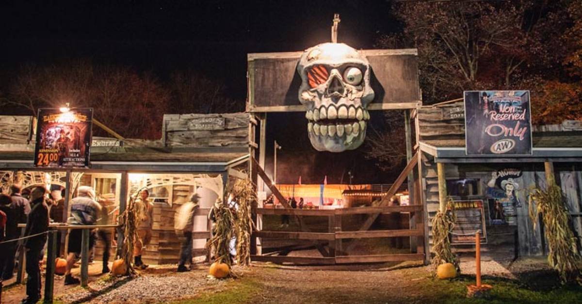 haunted hayride entrance