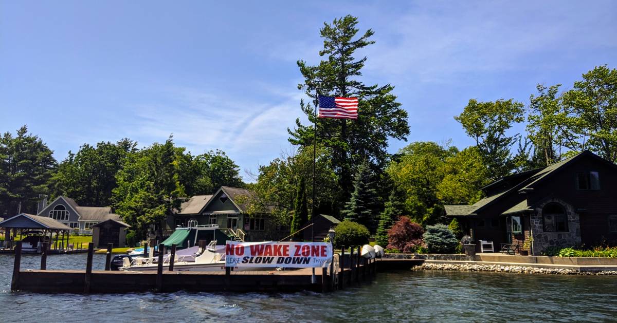 no wake zone slow down sign