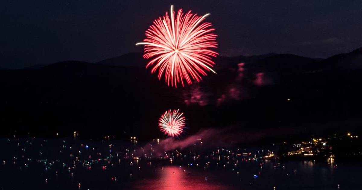 Places to Stay with Great Views of the Fireworks in Lake