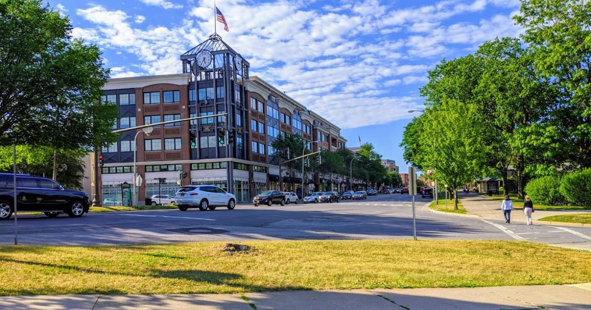 large building and street in Saratoga Springs