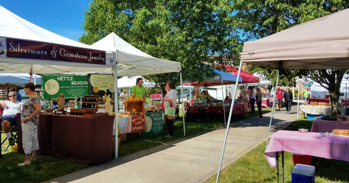 farmers market scene