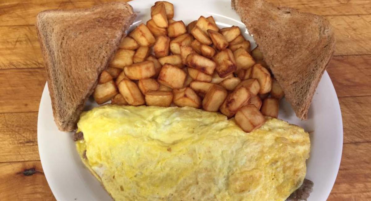omelet, toast, and homefries