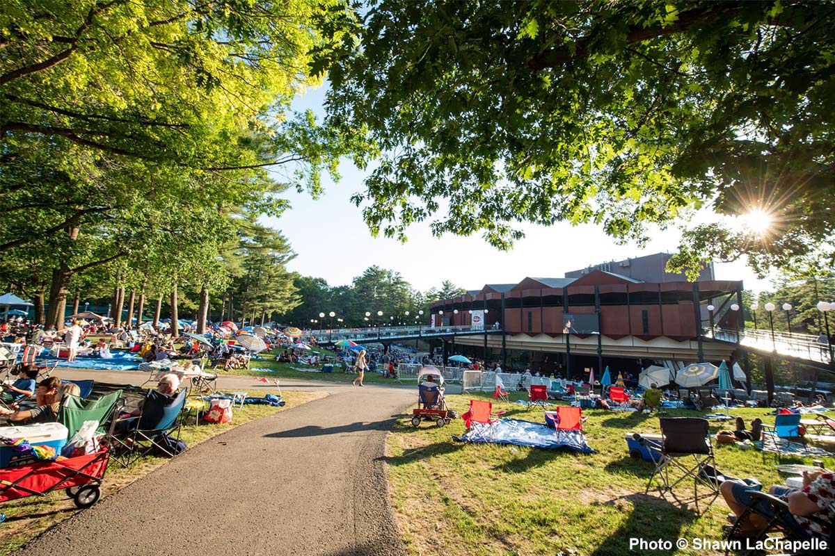 jazz festival attendees sitting on the lawn at spac